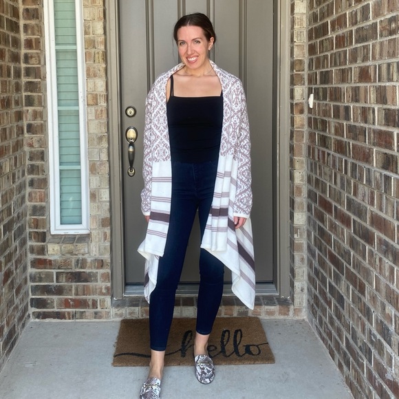 Old Navy Blanket Sweater - Picture 3 of 5